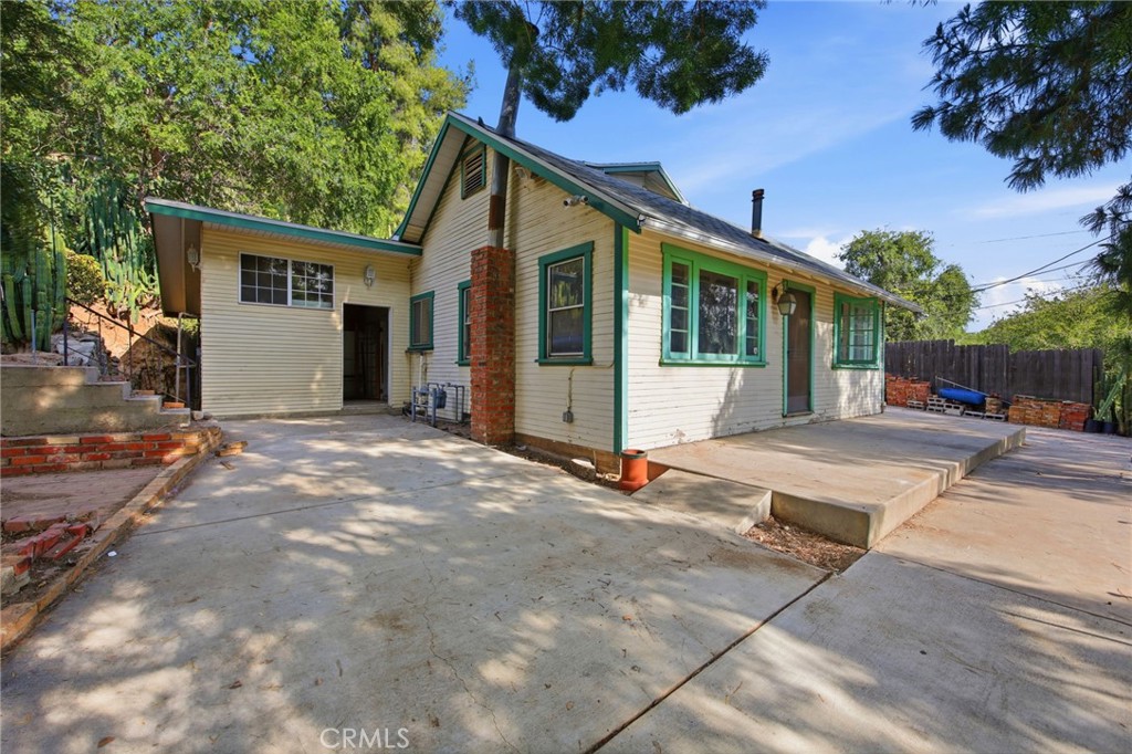 10064 Sunland Boulevard Property Photo 20