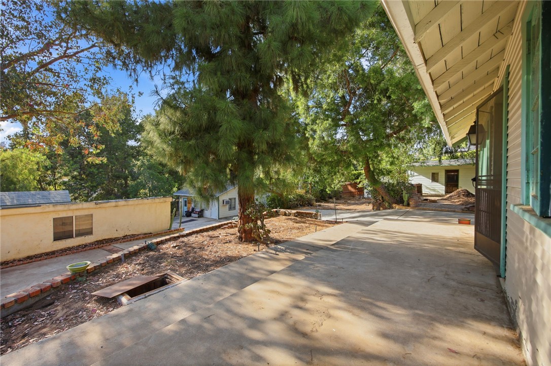 10064 Sunland Boulevard Property Photo 22