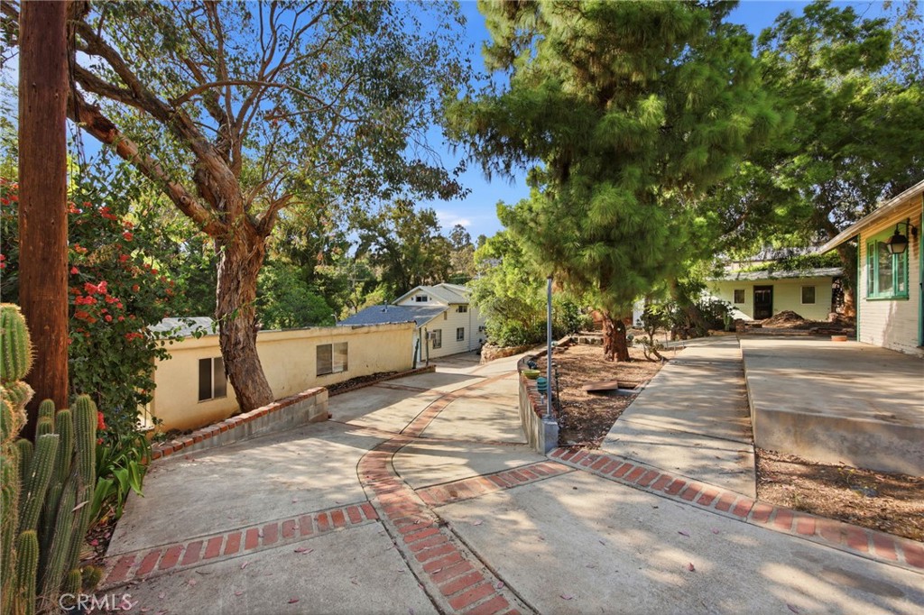 10064 Sunland Boulevard Property Photo 23