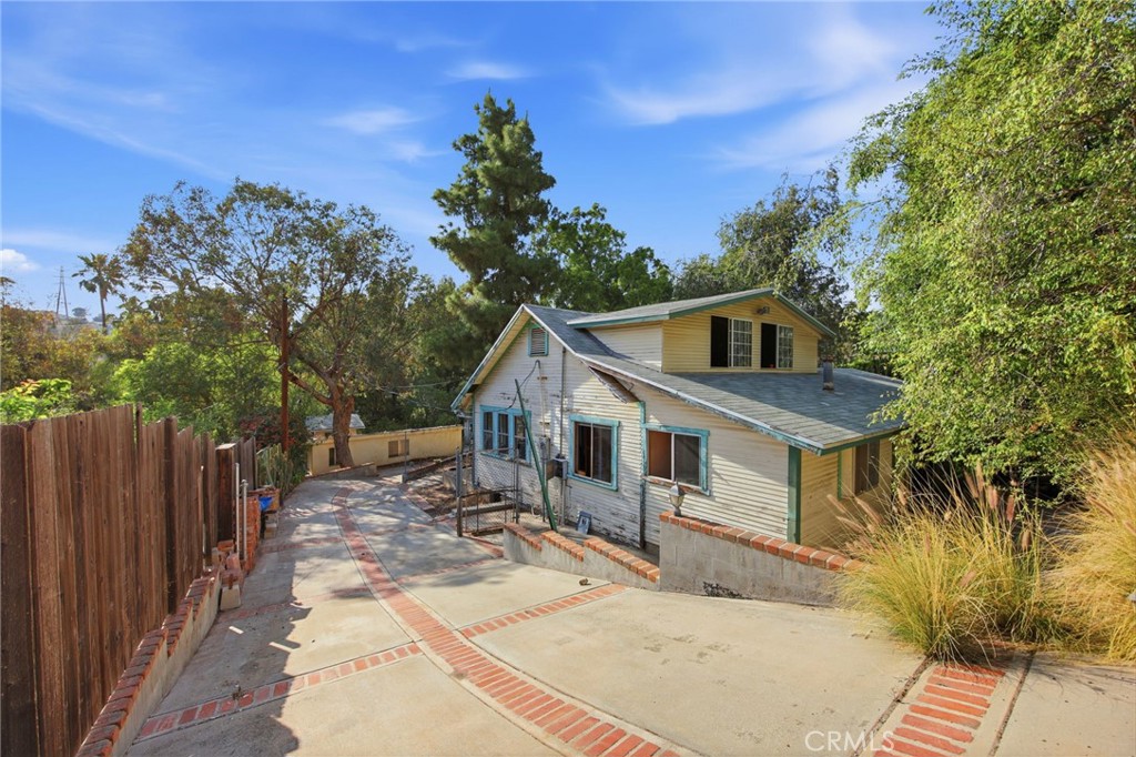 10064 Sunland Boulevard Property Photo 24