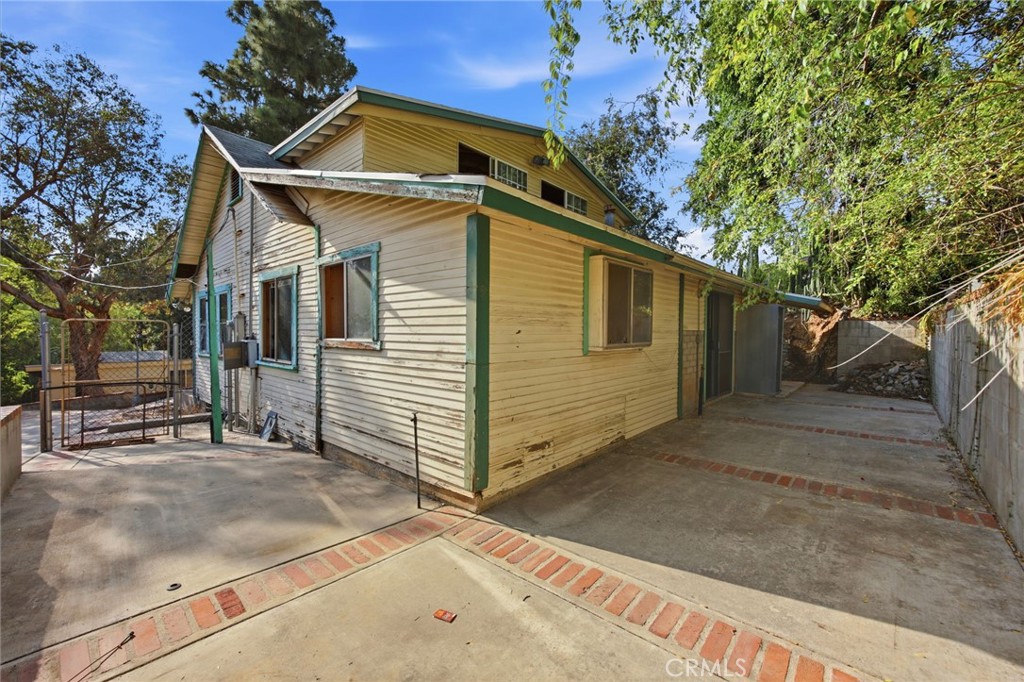 10064 Sunland Boulevard Property Photo 25