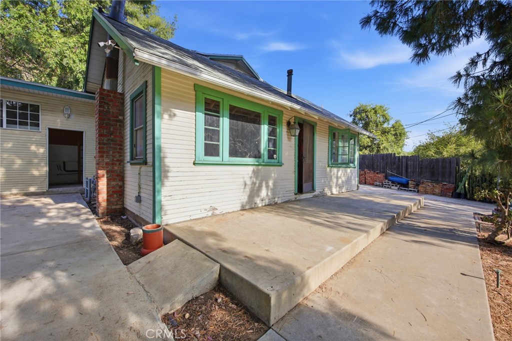 10064 Sunland Boulevard Property Photo 27
