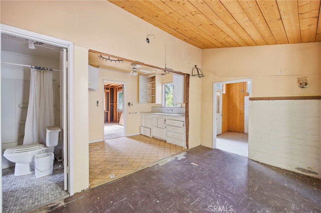 10064 Sunland Boulevard Property Photo 31