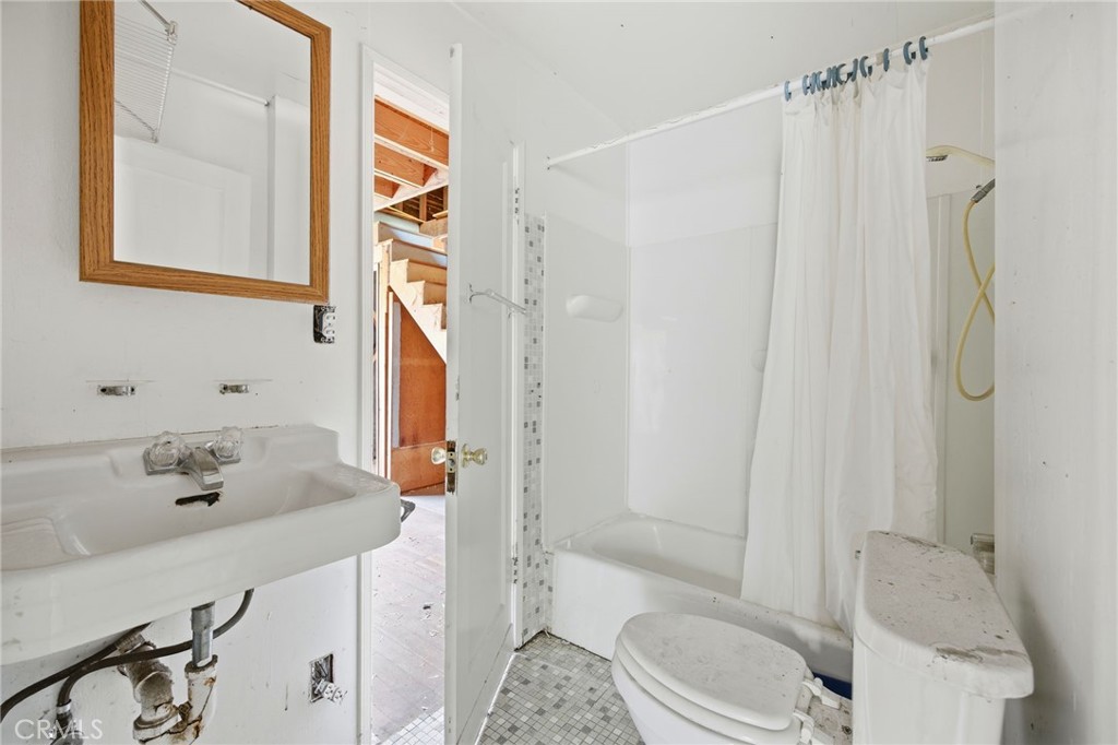10064 Sunland Boulevard Property Photo 48