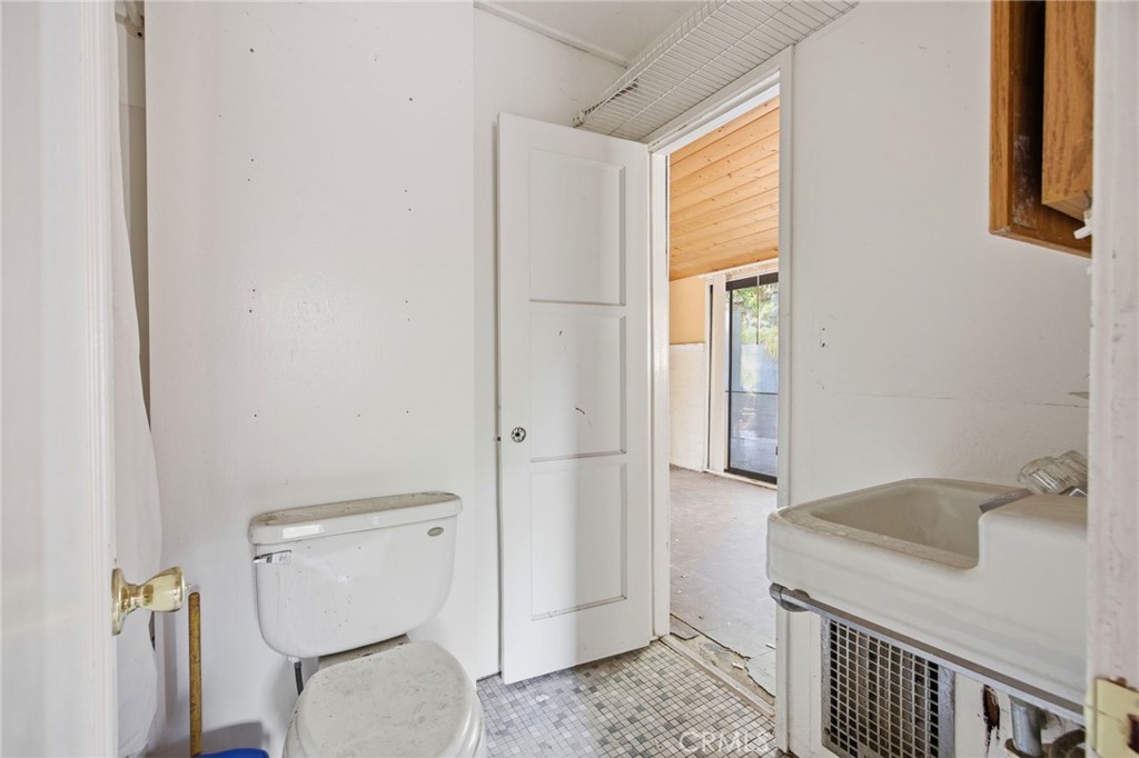 10064 Sunland Boulevard Property Photo 49