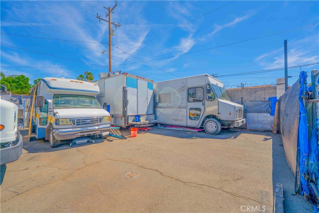 1861 E 62nd Property Photo 12