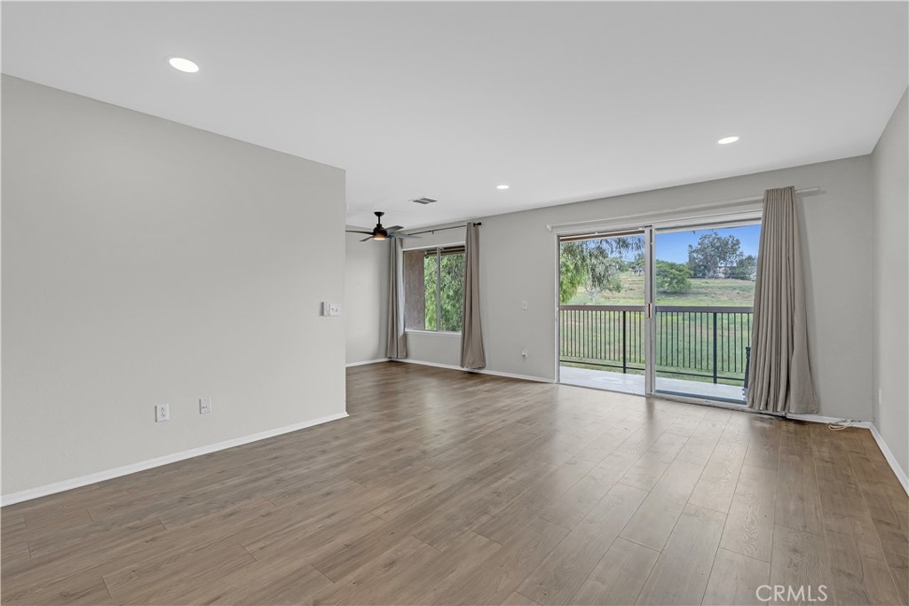 1525 Walnut Leaf Drive 214 Property Photo 3