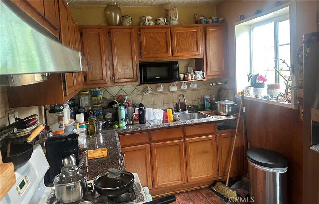 2437 Bloomdale Property Photo 5