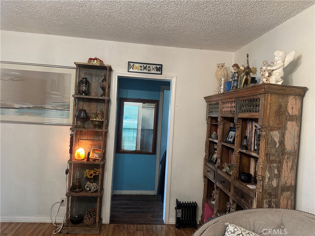 2437 Bloomdale Property Photo 6