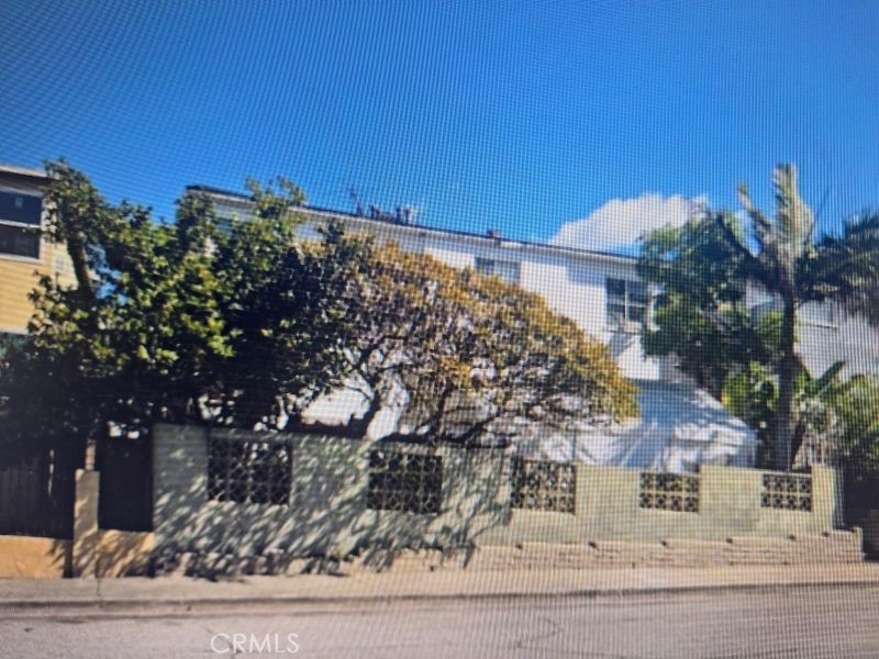 1042 N Market Property Photo 2