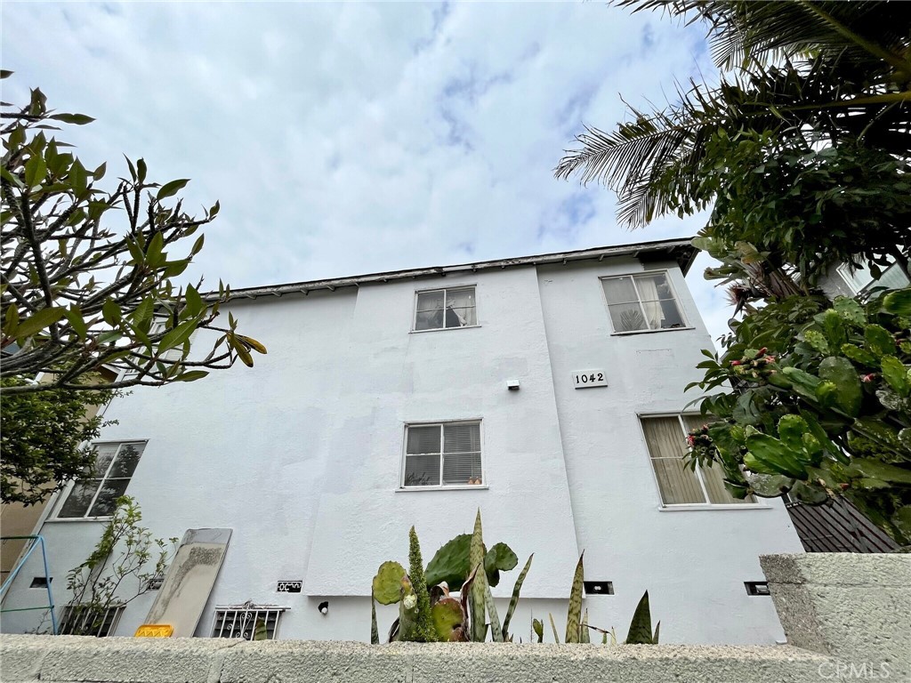 1042 N Market Property Photo 3
