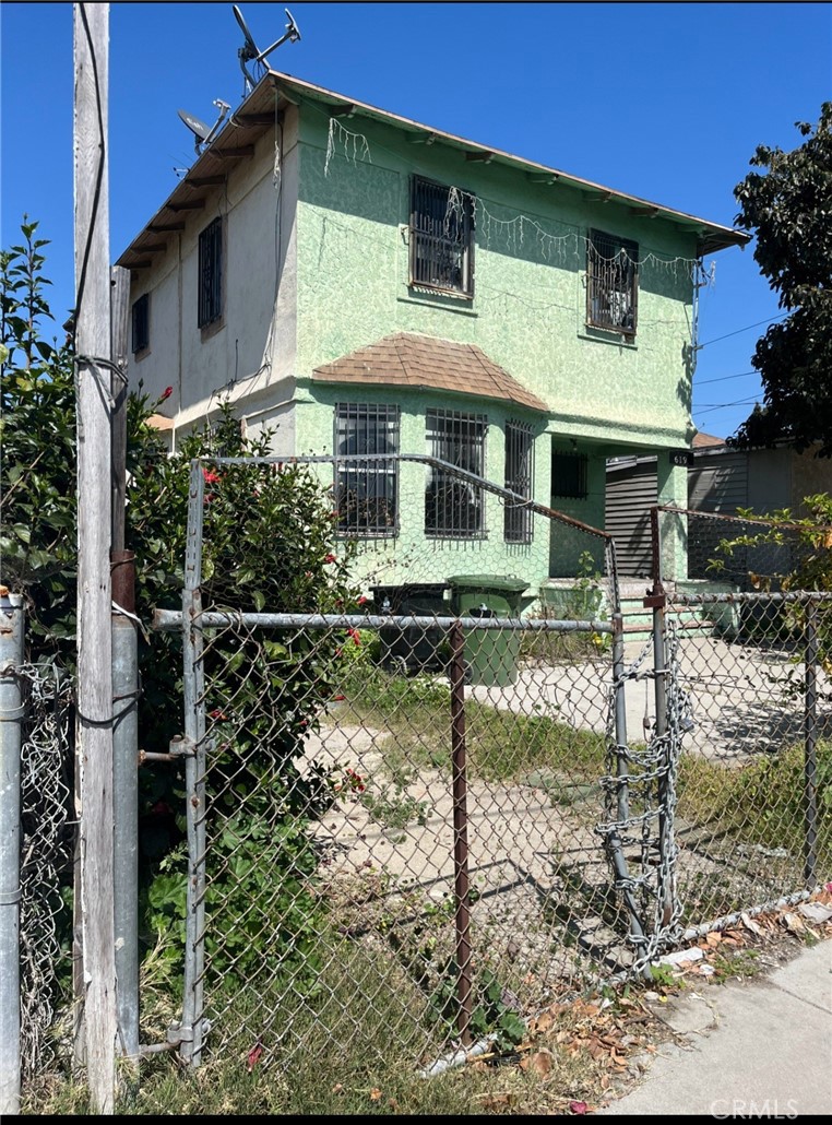 619 E 22nd Street Property Photo 3