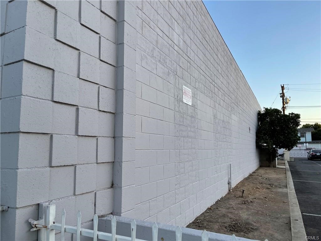 901 W Whittier Property Photo 4