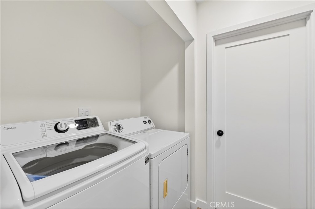 1031 N Fickett Property Photo 33