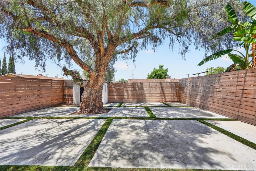 1031 N Fickett Property Photo 54