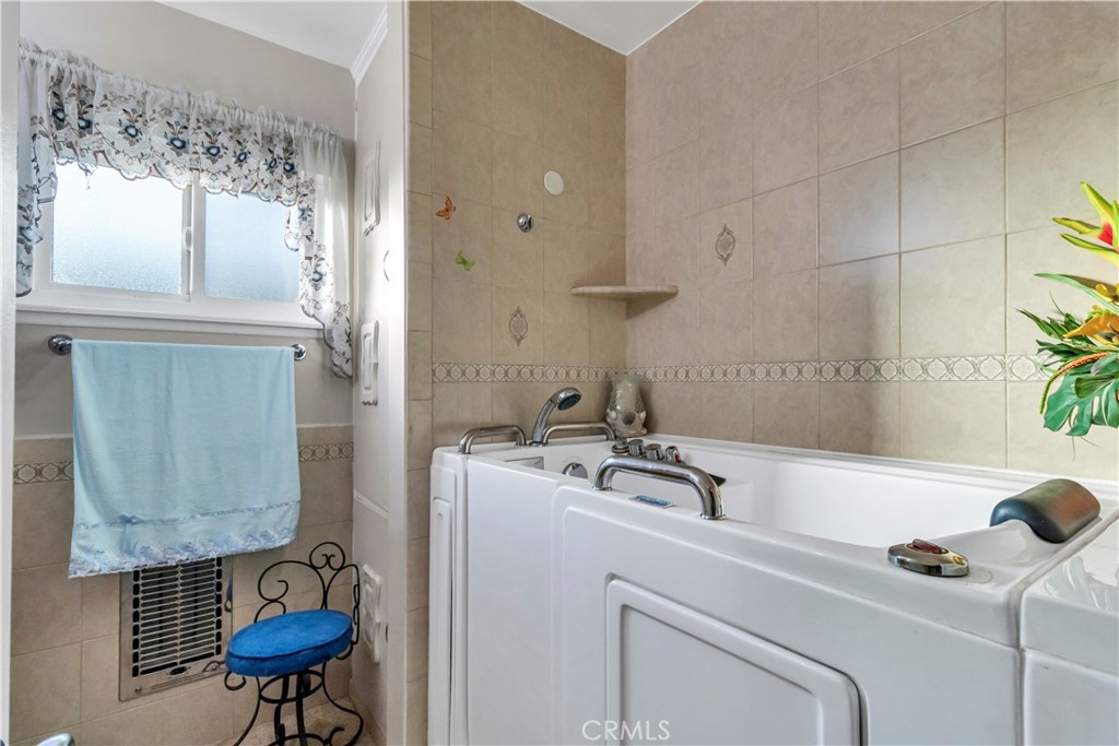 9300 Cayuga Avenue Property Photo 21