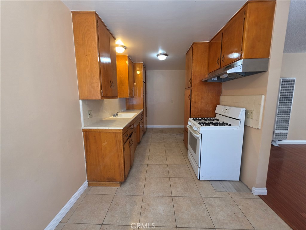 901 Carob Way C Property Photo 5