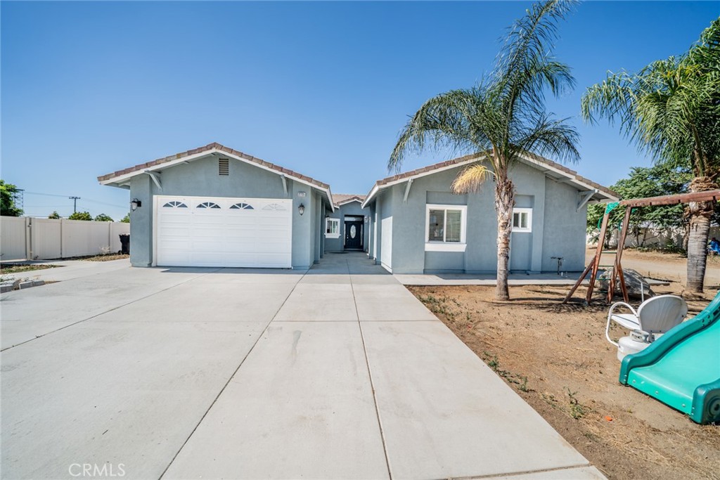 22735 MARKHAM Street Property Photo 1