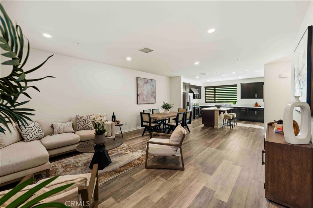10618 Paramount Property Photo 2