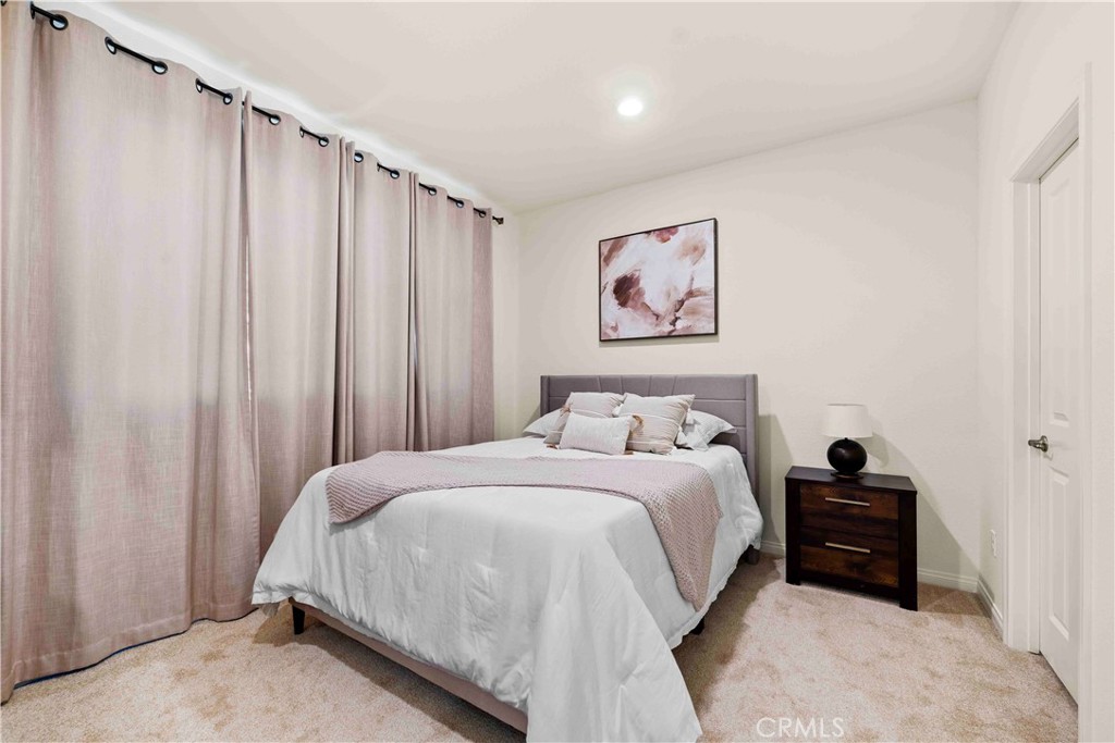 10618 Paramount Property Photo 9
