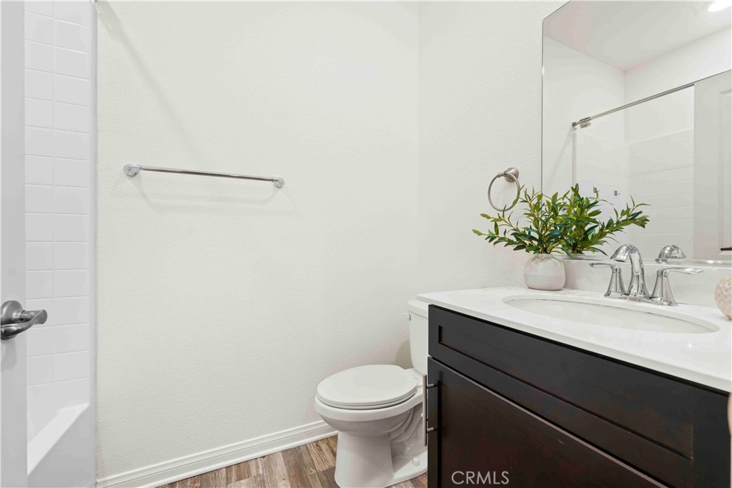 10618 Paramount Property Photo 10