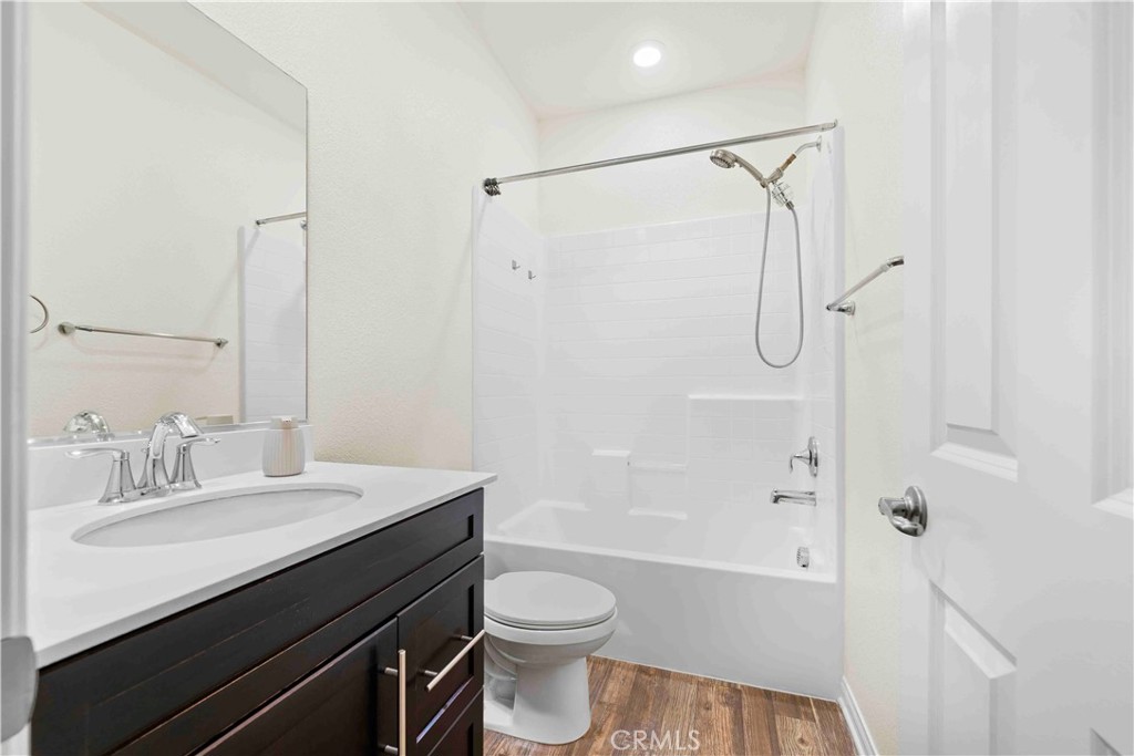 10618 Paramount Property Photo 16
