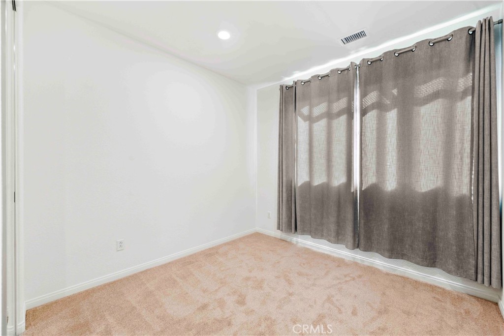 10618 Paramount Property Photo 21