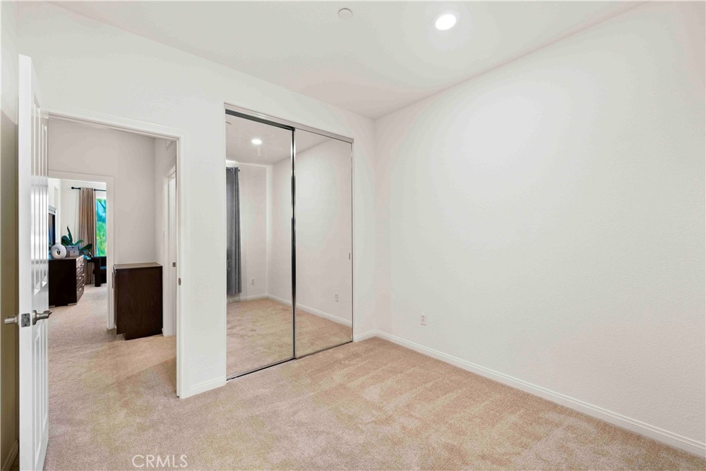 10618 Paramount Property Photo 22