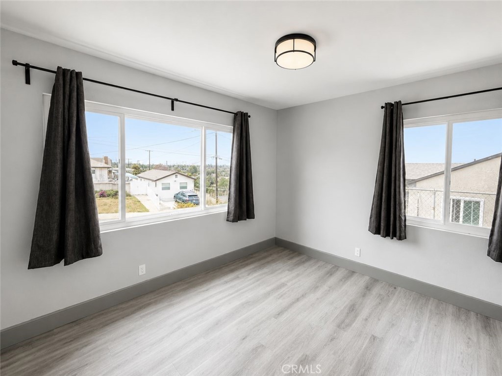 401 W Doncrest Property Photo 12
