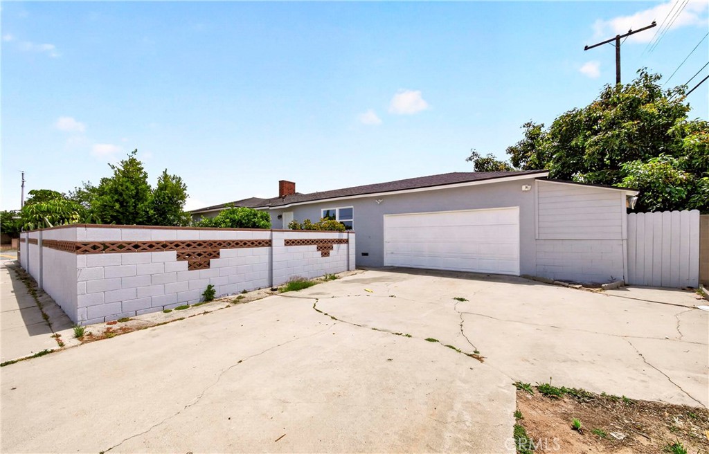 639 N Nora Property Photo 7