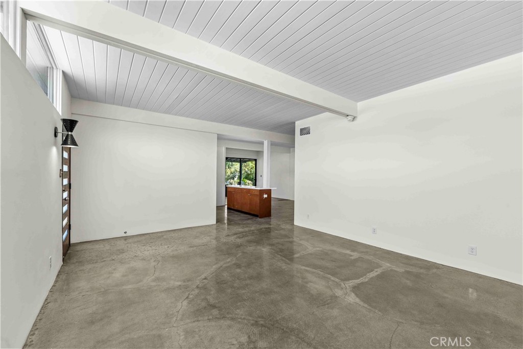 900 S 4th Property Photo 4