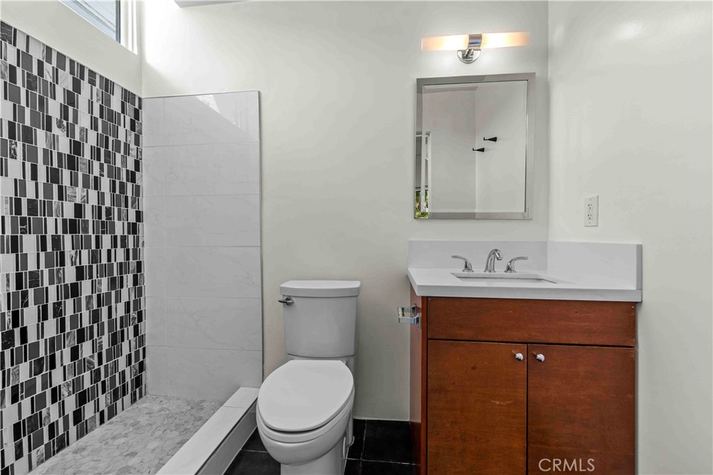 900 S 4th Property Photo 8