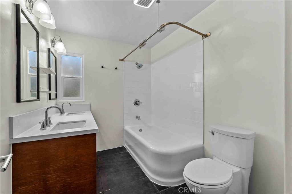 900 S 4th Property Photo 11