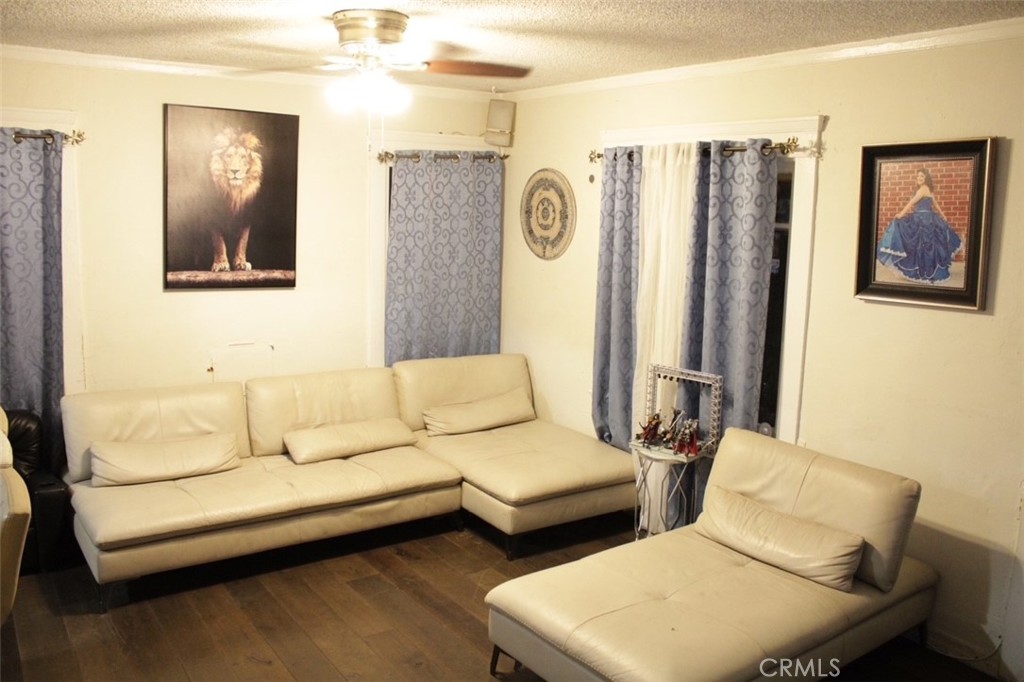 1467 Walnut Ave Property Photo 3