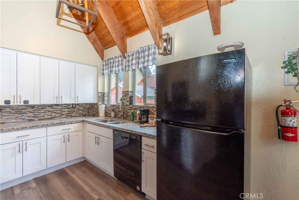 115 Sunset Property Photo 16