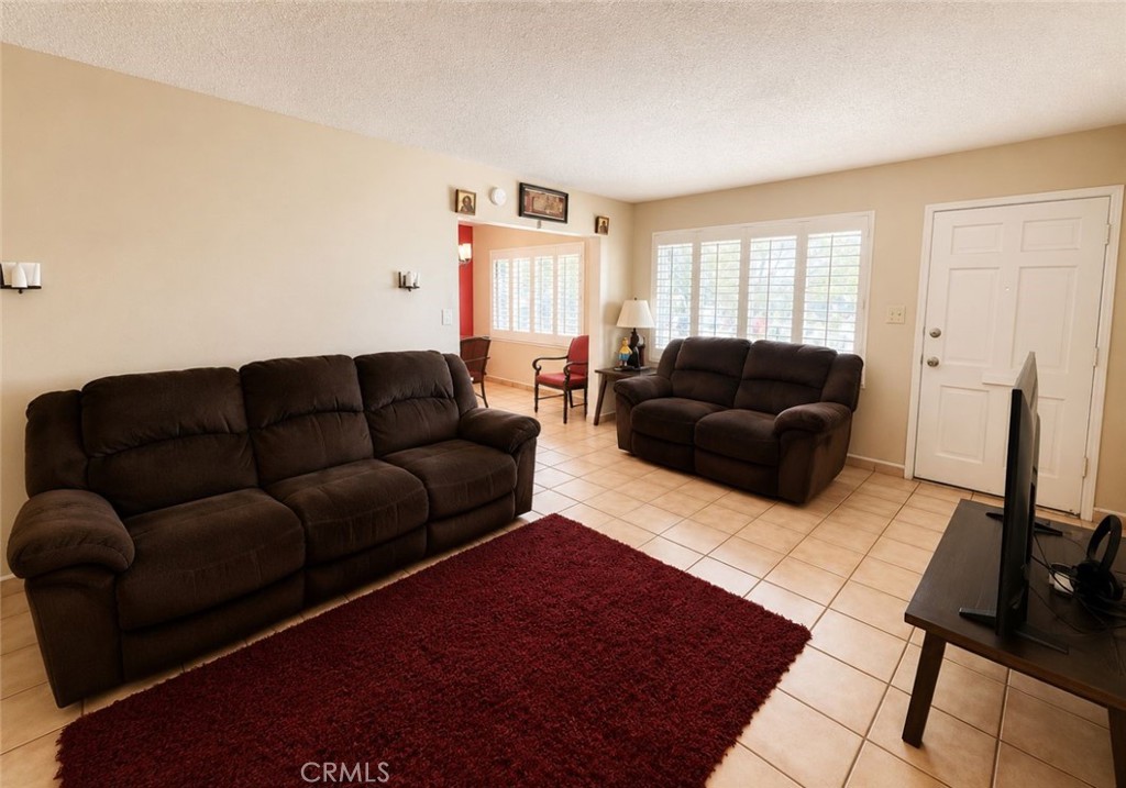 824 S 6th Property Photo 6