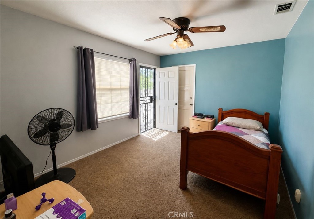 824 S 6th Property Photo 15