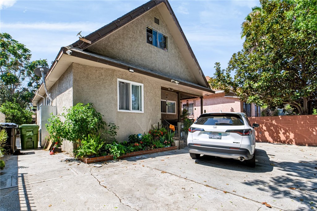 1208 E 34th Street Los Angeles CA Property Photo 1