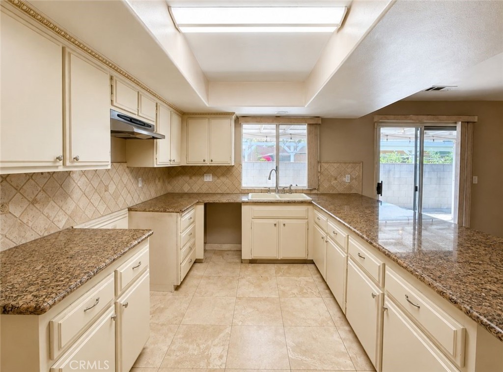 230 Oranut Lane Property Photo 3