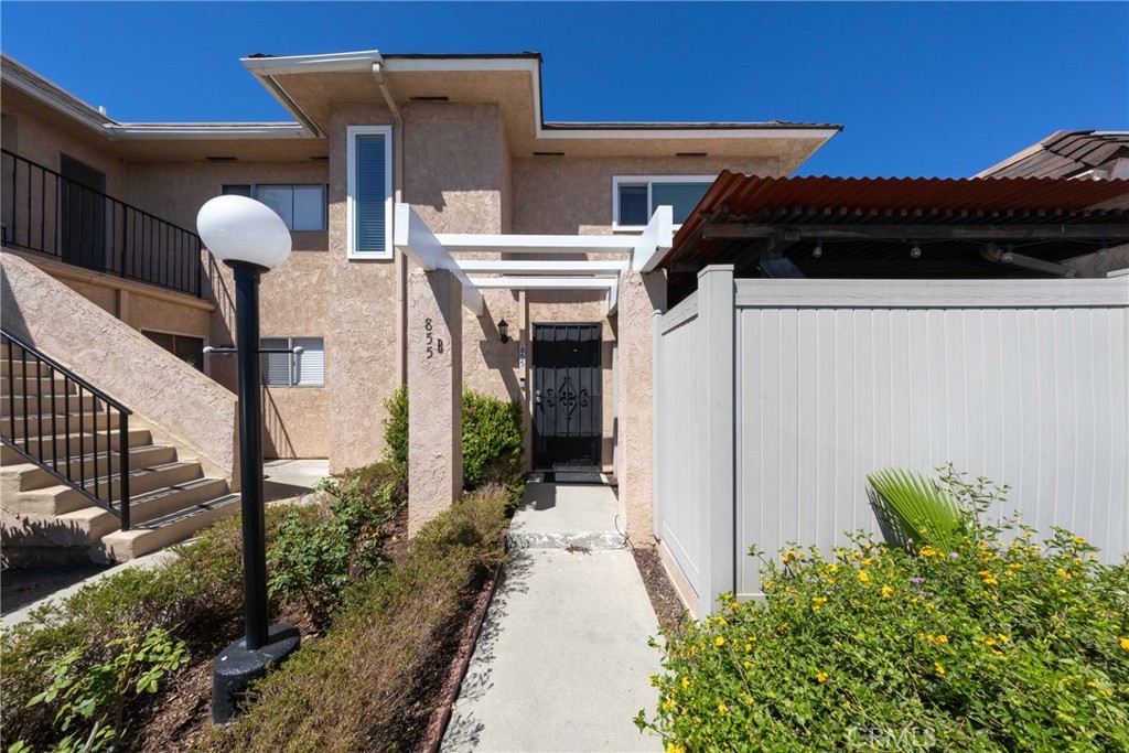 855 Las Lomas B Property Photo 1