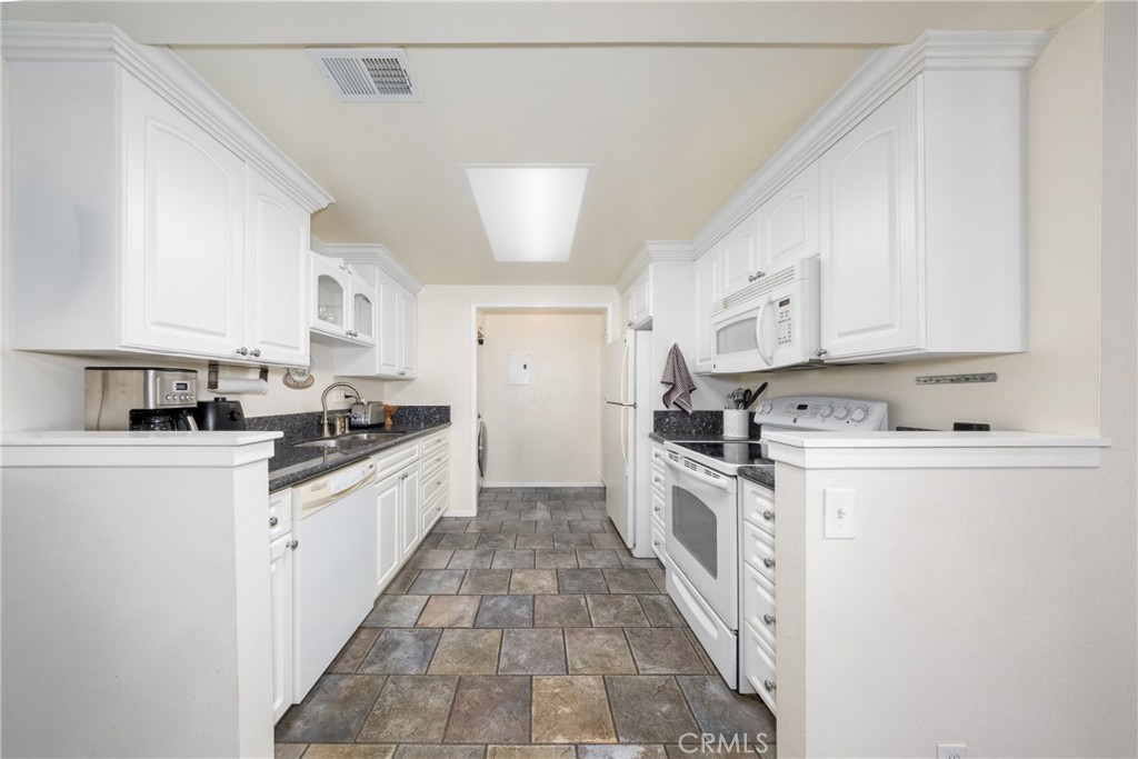 855 Las Lomas B Property Photo 7