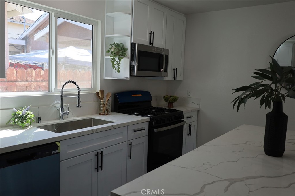 742 Simmons Property Photo 11