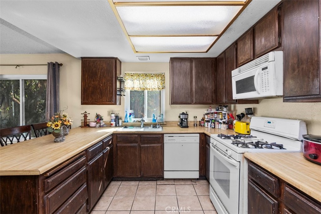 24530 Summerfield Drive Property Photo 10