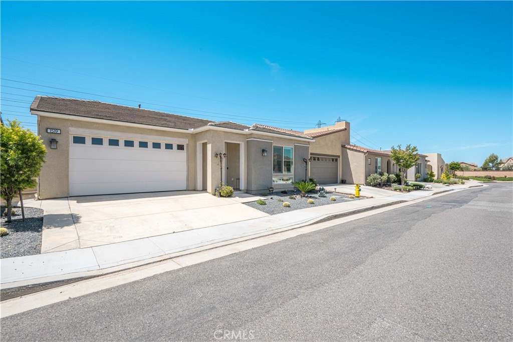 1519 Village Green Property Photo 1