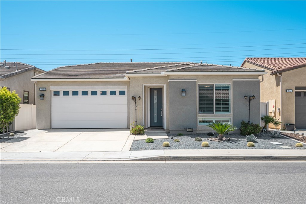 1519 Village Green Property Photo 3