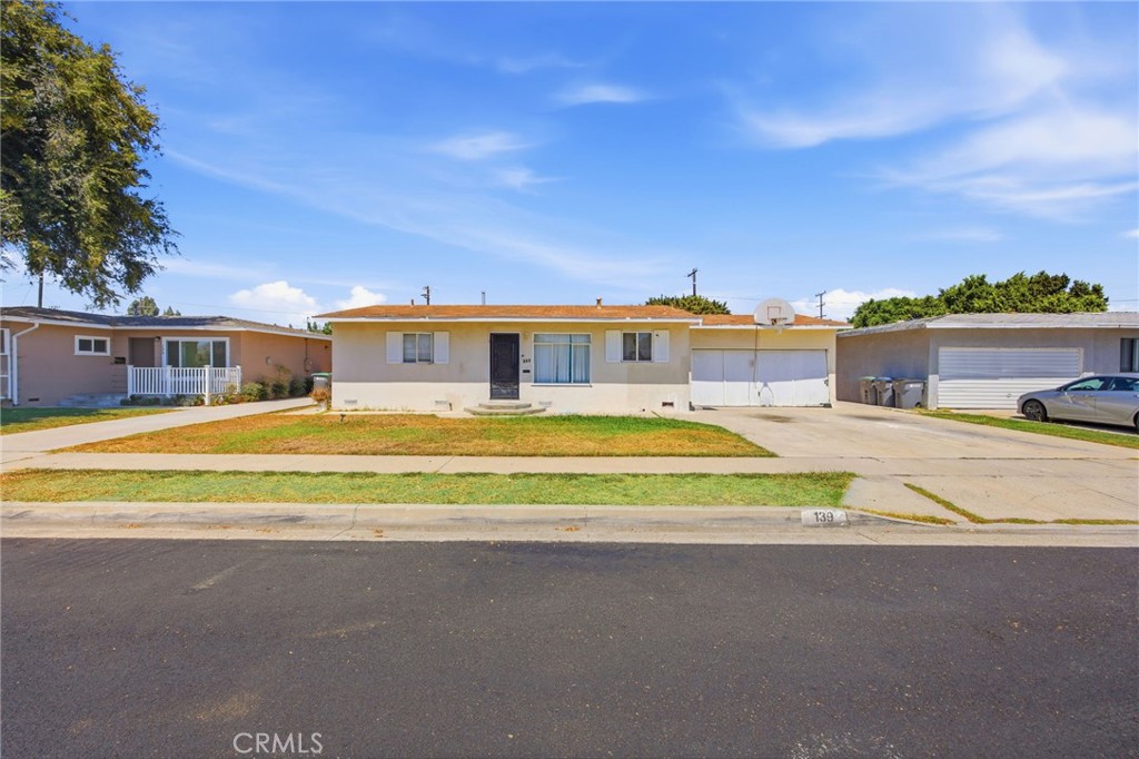 139 E 229th Street Property Photo 1