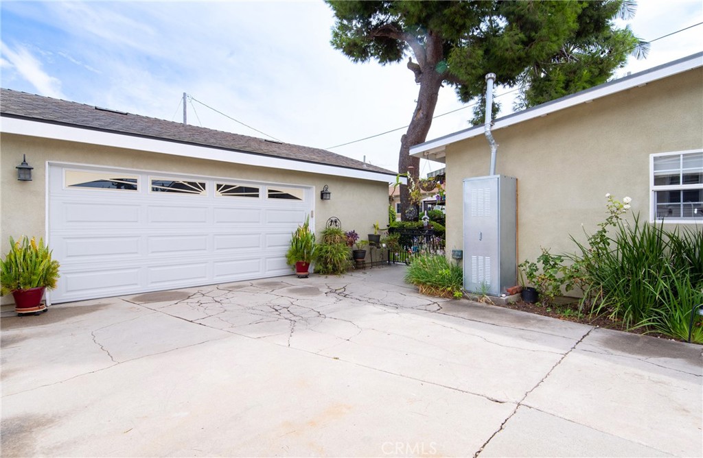 11926 Rives Avenue Property Photo 30