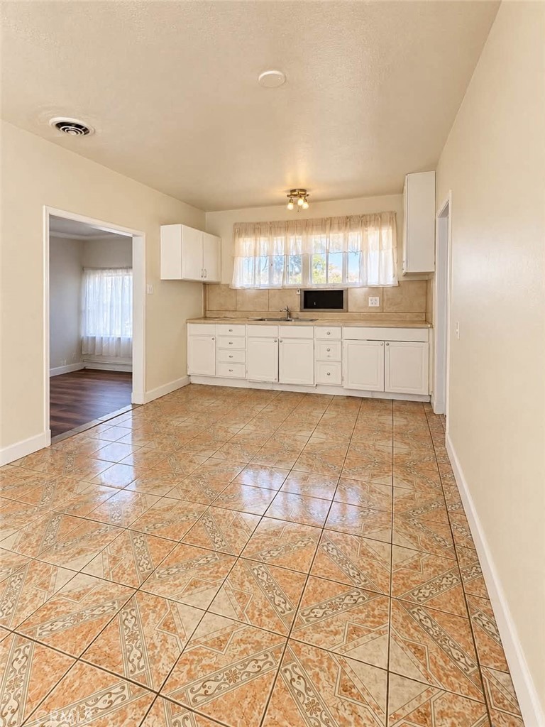 2184 Roosevelt Avenue Property Photo 4