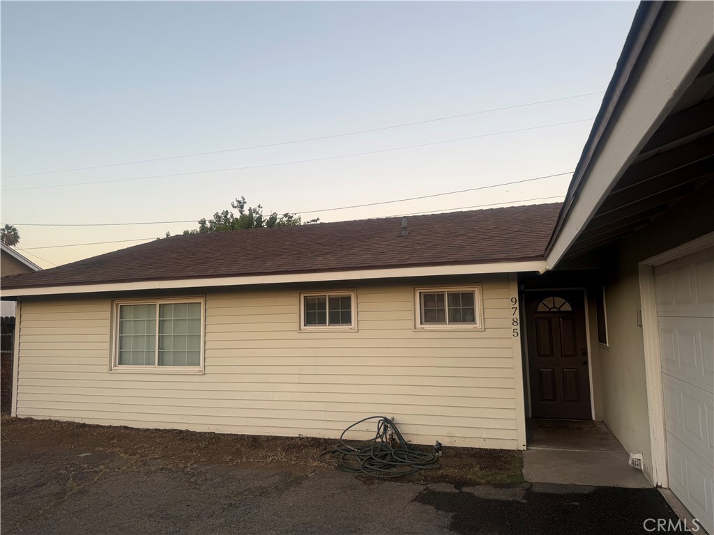 9785 Vine Property Photo 1