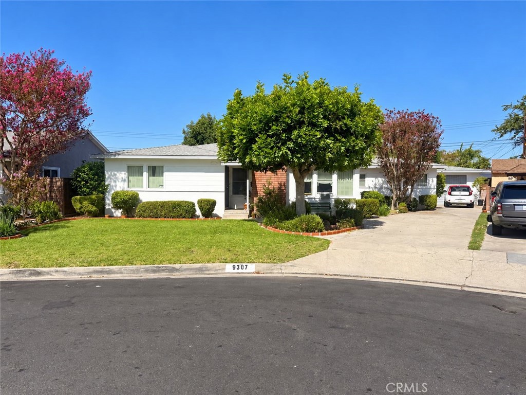 9307 Hasty Ave Property Photo